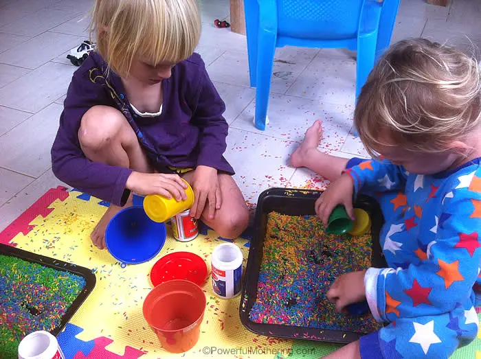 kids love color rice play scooping