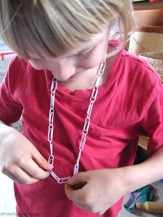necklace from paperclips