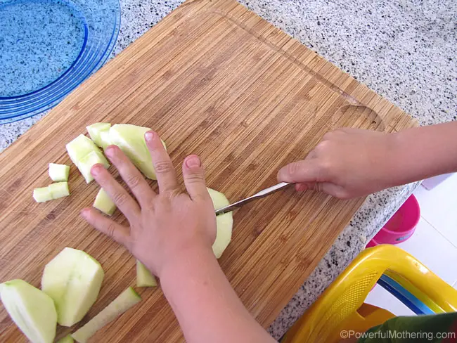 chopping apples