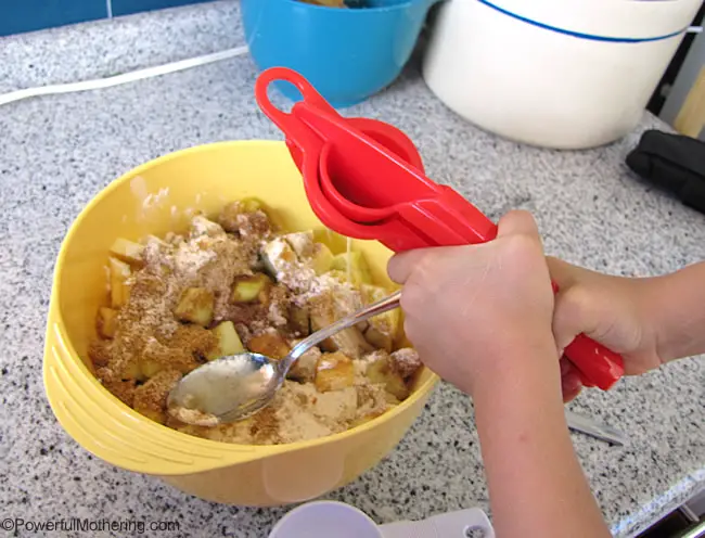 squeezing lemons cooking with preschoolers