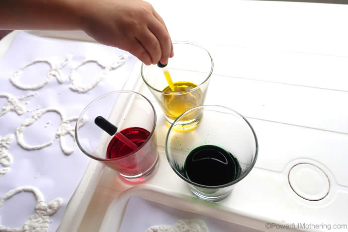 color-vinegar-with-eye-droppers-apple-coloring