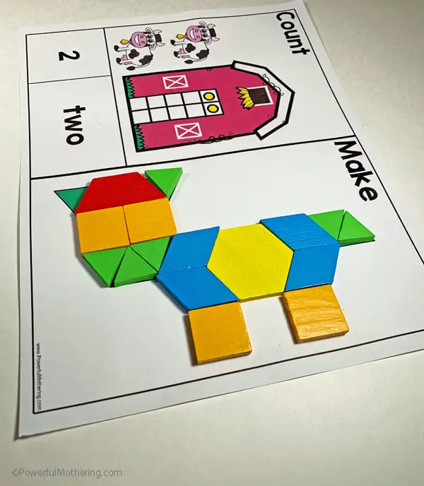 A farm themed pattern block mat set for numbers 1-10. Excellent for practicing number sense, strengthening fine motor and patterns as well as prewriting. 