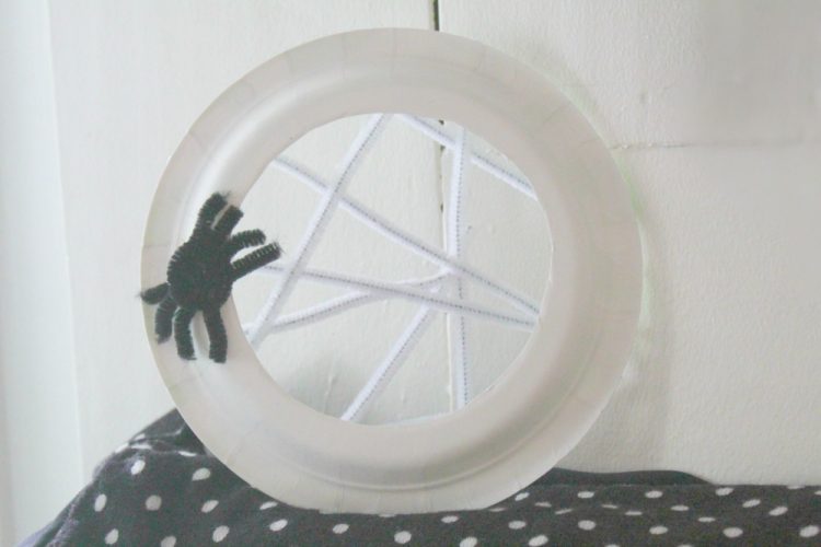 Super fun and spooky Halloween craft for kids. Kids will love to make this paper plate spider web craft!