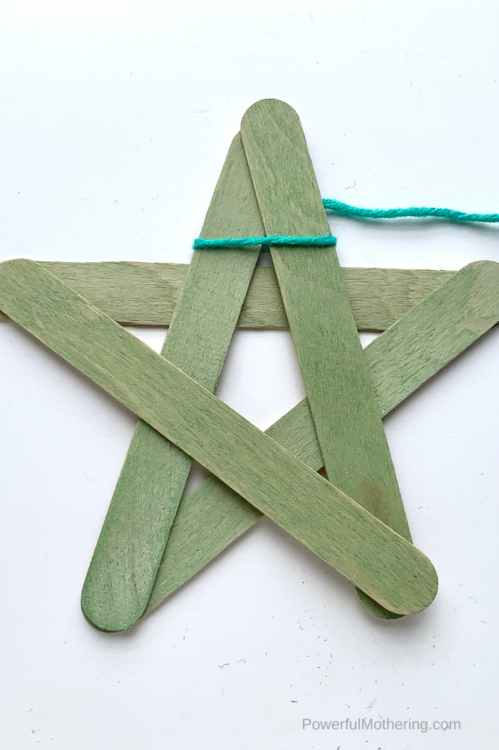 A simple and colorful Christmas craft that you can turn into a garland or ornament. Your kids will love making these! 