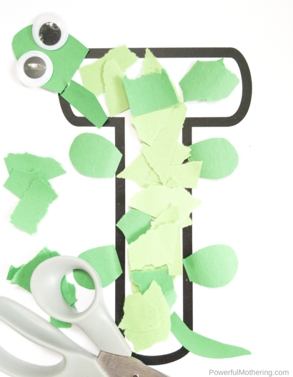 A simple letter of the week T craft for kids of all ages. This turtle craft will also help children strengthen fine motor skills as well as learning about the letter T. 